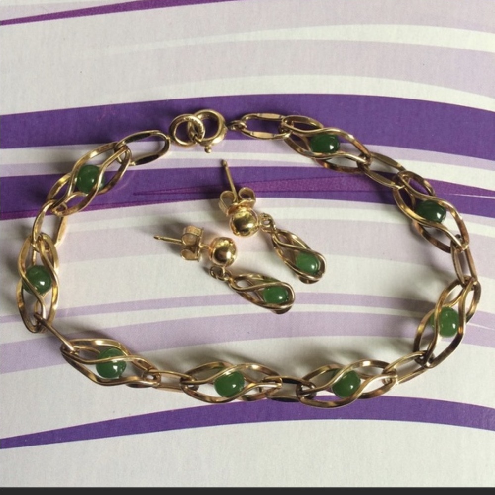 SOS Ples help me find the earrings gold jade caged earrings